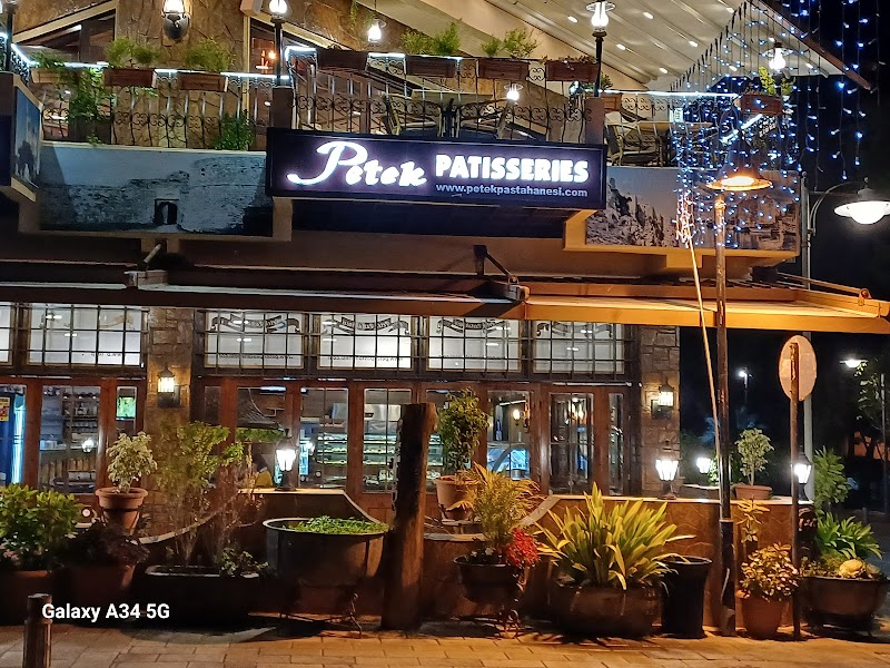 Petek Pastanesi